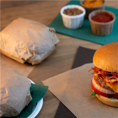 PAPIER INGRAISSABLES FAST FOOD  34 G/M2 28x34 CM NATUREL PARCH.INGRAISSABLE (1000 UNITÉ)