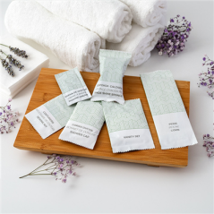 KIT DE COUTURE EN SACHET BLANC 'THERAPY'  6X10,5 CM (250 UNITÉ)